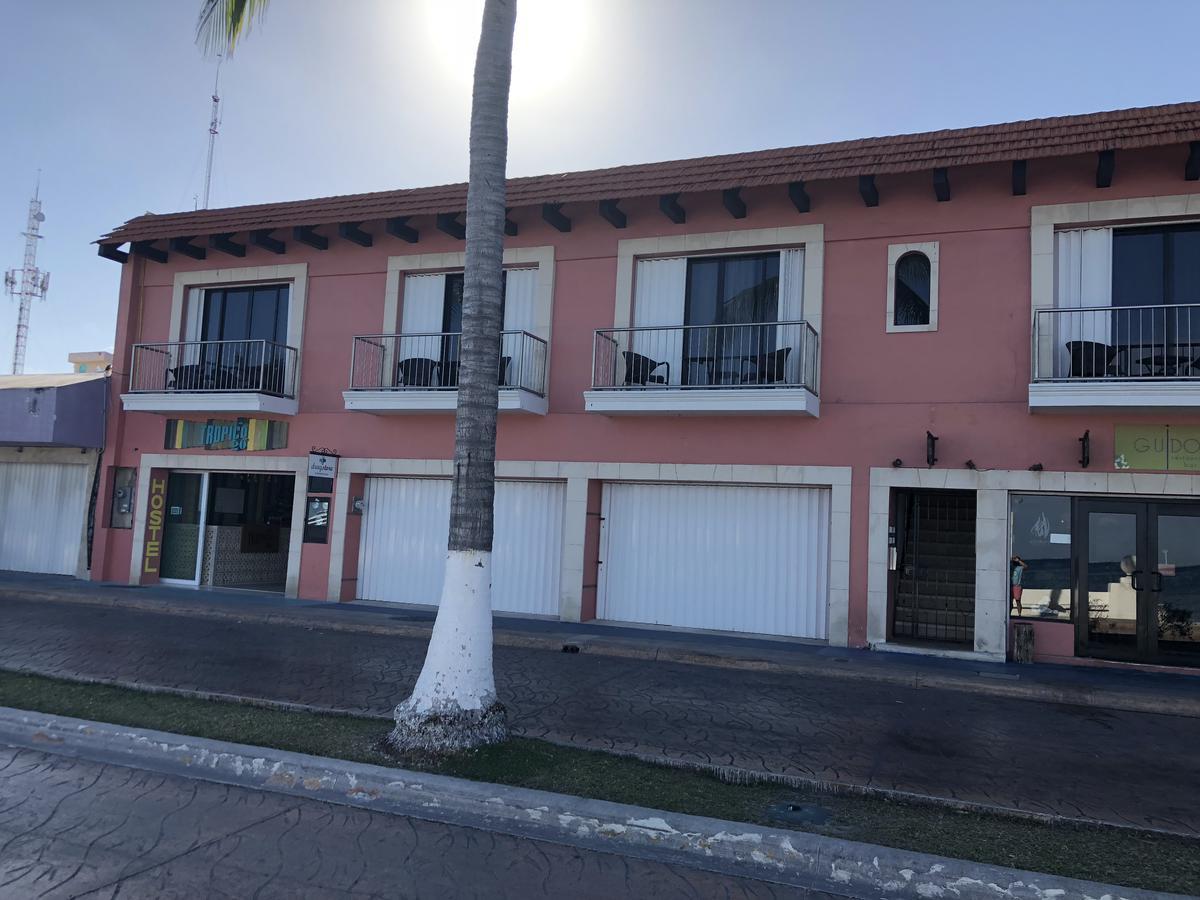 Hostel Frente Al Mar Tropico 20º كوزوميل المظهر الخارجي الصورة